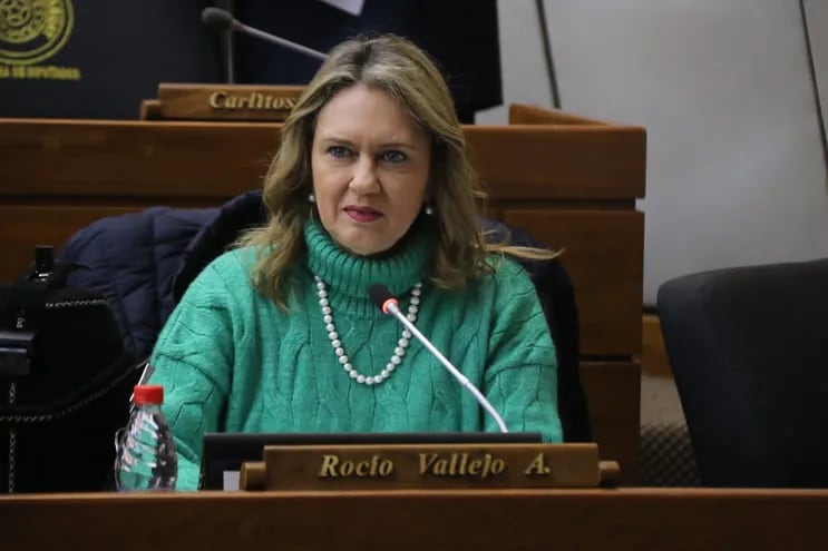 Rocío Vallejo presentó su informe de gestión como presidenta de la Comisión de Asuntos Constitucionales.