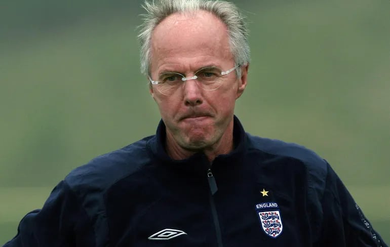 (FILES) Swedish head coach of the English team Sven-Goran Eriksson looks on during a training session at the Mittelbergstadion in Buhlertal 28 June 2006. Former England football manager Sven-Goran Eriksson has been diagnosed with pancreatic cancer and has at best "maybe a year" to live, he said on January 11, 2024. The 75-year-old Swede, who has managed a slew of high-profile teams and took England to World Cup quarter-finals in 2002 and 2006, announced in February last year that he was stepping back from public appearances "due to health. (Photo by Adrian DENNIS / AFP)