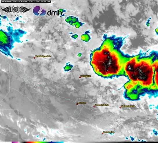 Imagen satelital que muestra el desarrollo de los núcleos de tormentas sobre el territorio paraguayo.