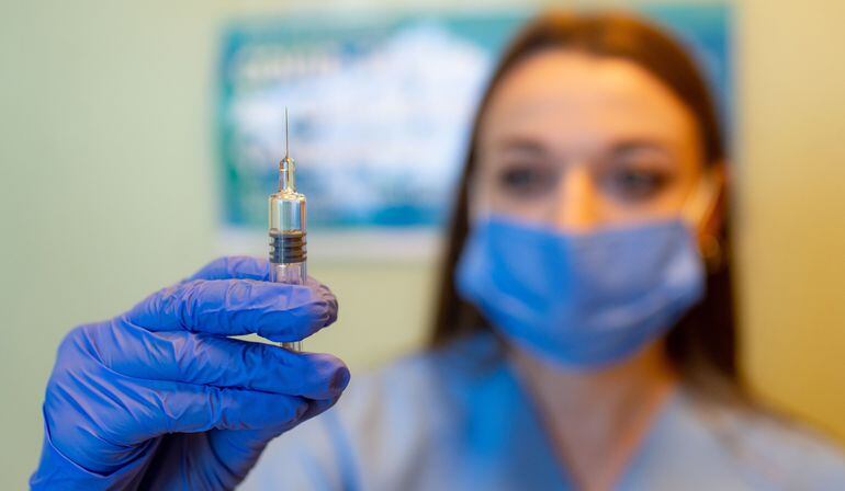A las siete vacunas que cuentan con autorización para uso de emergencia hoy se podría sumar la de AstraZeneca.