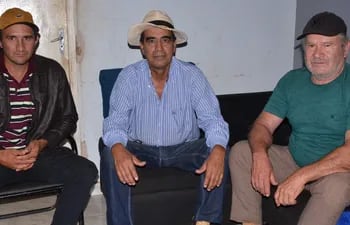 Aparecen los campesinos sin tierra de la comisión Jaca Vere de Abai, Humberto Ramos, Mario Enrique Aguilar Martinez y Carlos Florentin.
