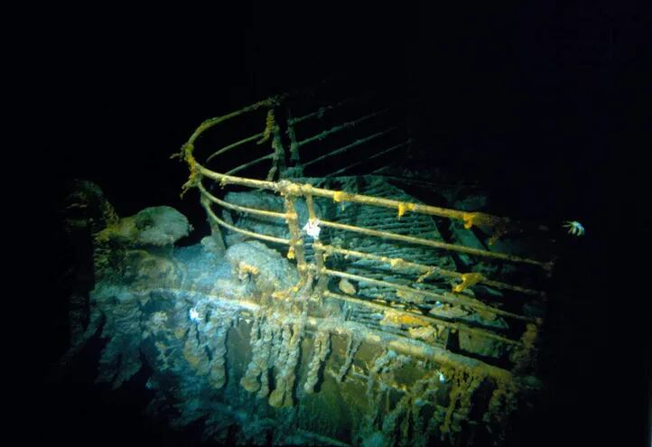 Un submarino turístico desaparecido desde la noche del domingo y que transportaba a un grupo de personas a los restos del Titanic.