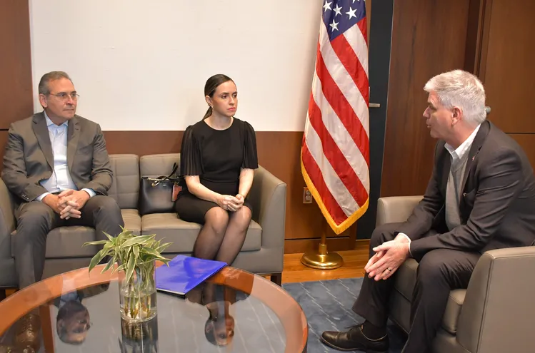 El embajador de Estados Unidos en Paraguay, Marc Ostfield, se reunió hoy con la viuda del fiscal Marcelo Pecci y el embajador de Colombia el Paraguay, Juan Manuel Corzo.