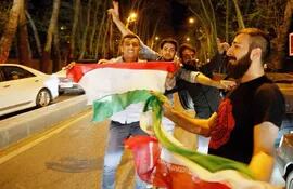 los-iranies-salieron-a-las-calles-para-celebrar-el-preacuerdo-nuclear-entre-iran-y-las-grandes-potencias-occidentales-todavia-falta-el-acuerdo-efe-204446000000-1314120.jpg