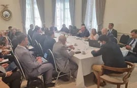 La LVII Reunión de la Comisión del Acuerdo Paraguay- Paraná se desarrolló en la sede de la Embajada uruguaya en Buenos Aires, el jueves último, 26 de enero.