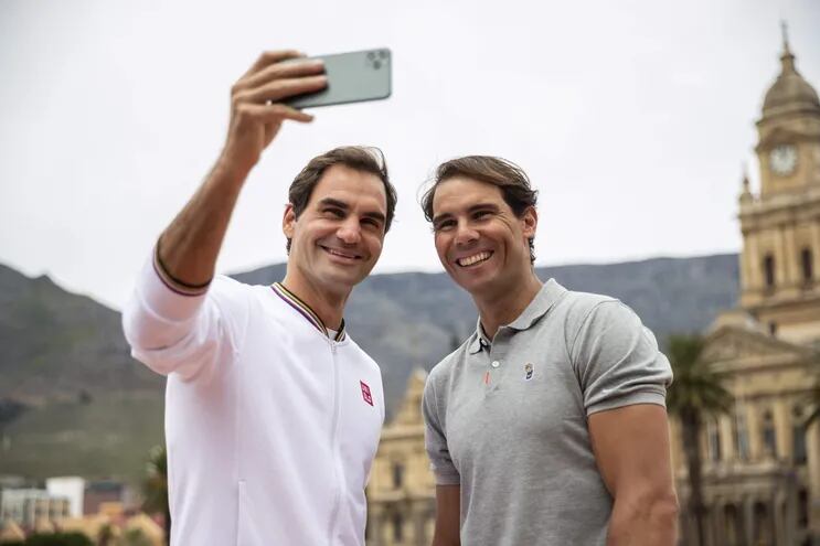 Roger Federer (i) y Rafael Nadal (d).