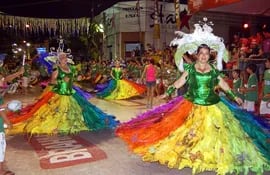el-rey-momo-y-la-reina-del-carnaval-abren-esta-noche-los-corsos-guairenos-225913000000-1050263.jpg