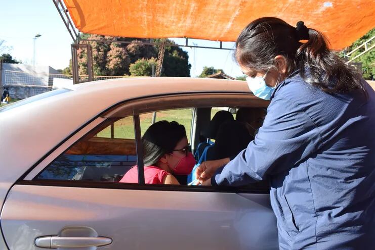 Niños y jóvenes llegaron desde diferentes distritos para inmunizarse en Carapeguá