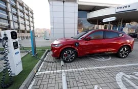 Un coche eléctrico tendrá una exoneración del 100% del estacionamiento tarifado en Asunción.