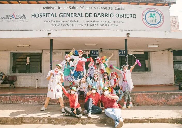 "Payasonrisas" en una visita al Hospital de Barrio Obrero.