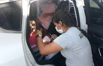 Entre ayer y hoy fueron vacunados más 800 niños en el Rubén Dumot.