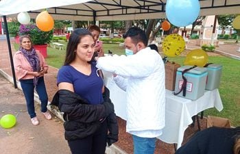 Vacunación masiva ante aumentos de casos covid-19 en el departamento del Guairá.