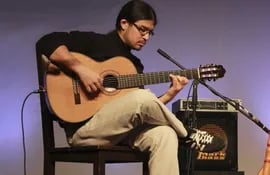 el-guitarrista-pedro-martinez-estara-dando-clases-durante-la-realizacion-del-5-campus-de-guitarra-en-hohenau--192504000000-1049960.jpg