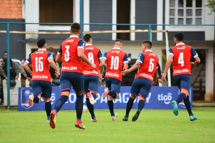 Fariña (10) festeja el tanto logrado por Copa Paraguay.