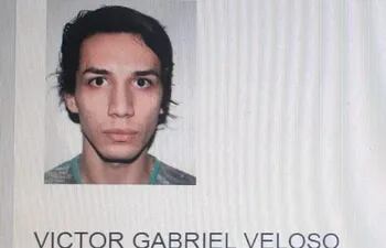 Víctor Gabriel Veloso, imputado por la muerte de un sargento militar de la FTC en Yasy Kañy. En principio se presentó a la Policía como Naomi Martínez y dijo que Waldino Aguayo había sido atacado por dos hombres que ingresaron a la vivienda.