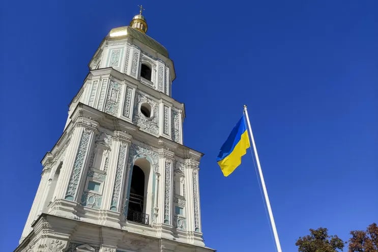 Gracias a los Patriot y otros sistemas antimisiles enviados por Gobiernos occidentales, Kiev es la ciudad ucraniana más invulnerable a los misiles rusos, pero las autoridades del país quieren darle a sus monumentos históricos más preciados una protección extra con su inclusión en la lista de patrimonio amenazado de la UNESCO.