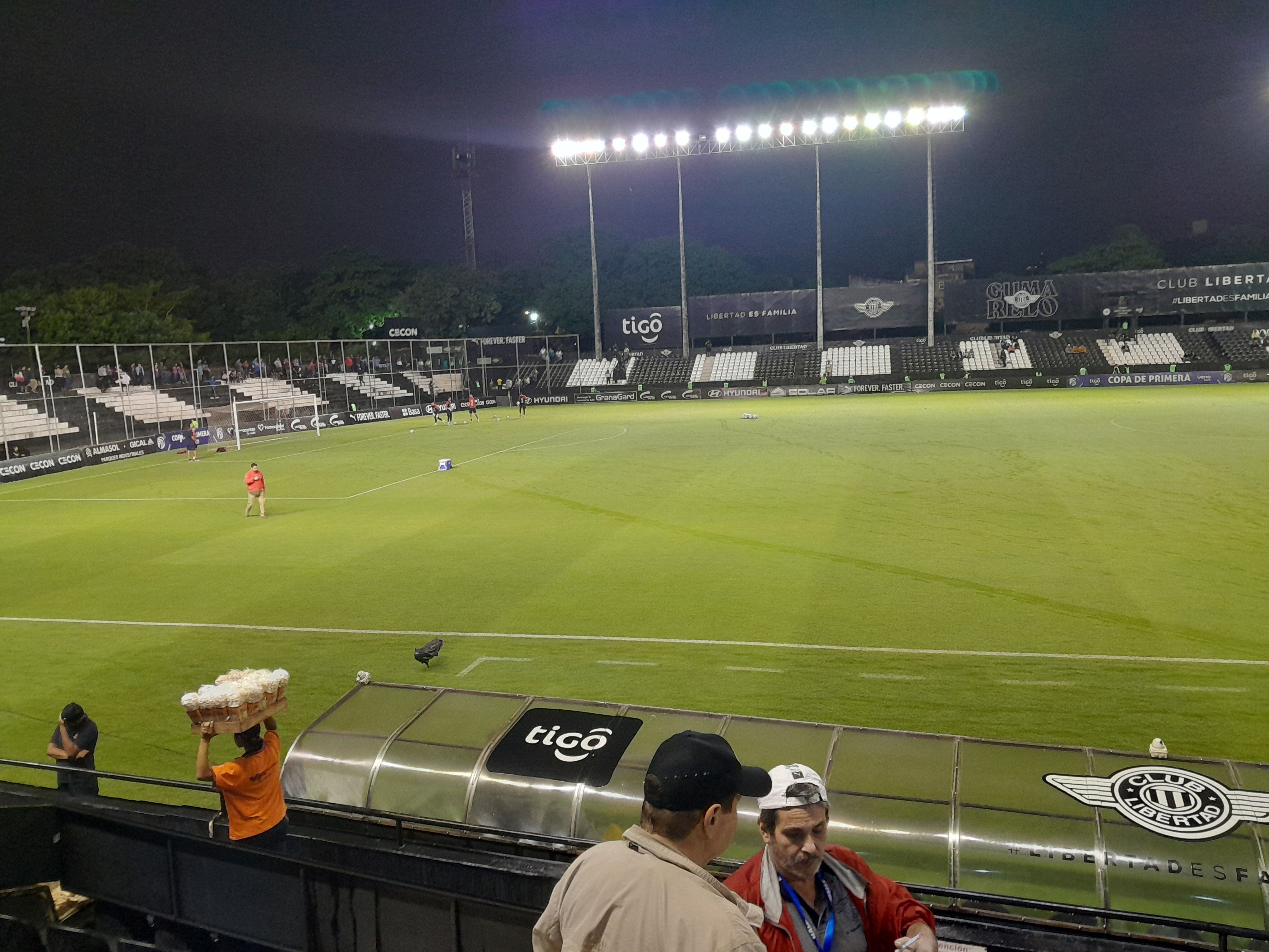 Así luce el estadio La Huerta a poco de Libertad vs. Cerro Porteño por el torneo Apertura 2024 del fútbol paraguayo.