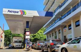 Las gasolineras que operan bajo el emblema de Petropar están colmadas de vehículos. La Cámara de Comercio Internacional (ICC) clama por una libre competencia, en igualdad de condiciones