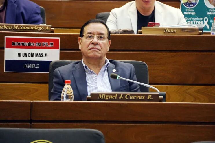 El diputado Miguel Cuevas ayer votó para salvar al ministro Antonio Fretes del juicio político.