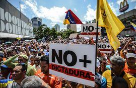 la-oposicion-venezolana-convoca-a-una-marcha-para-exigir-el-llamado-a-elecciones-afp-03516000000-1570796.jpg