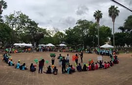 Estudiantes de San Ignacio Misiones realizaron un marcha y una sentata en contra de los abusos sexuales en niños y adolescentes.