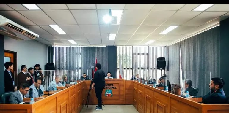 Casi la totalidad de los concejales autorizaron al intendente Felipe Salomón la realización de un millonario préstamo para pagar salarios.