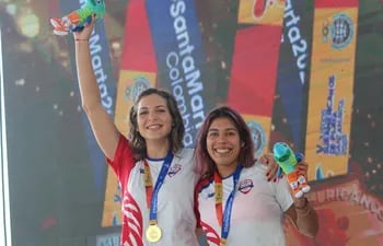 Las compatriotas Erika Mongelós (26 años) y Michelle Valiente (25) colocaron la bandera nacional en lo más alto de Santa Marta con la conquista del oro en vóley, presea histórica para la dupla que llegará afinada al Panamericano de Santiago.