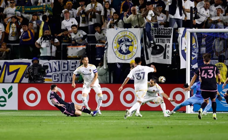 CARSON, CALIFORNIA - FEBRUARY 25: Lionel Messi #10 of Inter Miami scores the equalizer in injury time during the second half against Maya Yoshida #4 of the Los Angeles Galaxy at Dignity Health Sports Park on February 25, 2024 in Carson, California.   Kevork Djansezian/Getty Images/AFP (Photo by KEVORK DJANSEZIAN / GETTY IMAGES NORTH AMERICA / Getty Images via AFP)
