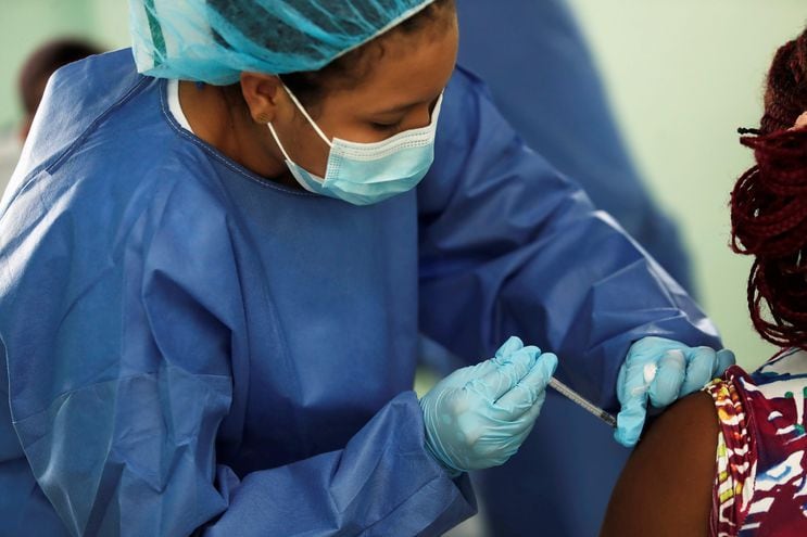 Costa Rica establece la obligatoriedad de la vacuna contra la covid-19 -  Mundo - ABC Color