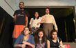 El elenco de la obra "Cuerpo presente".