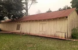 Escuela en peligro de derrumbe en San Estanislao