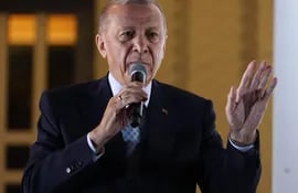 El presidente de Turquía, Recep Tayyip Erdogan, fue reelecto por un periodo más. Lleva dos décadas en el poder.  (AFP)