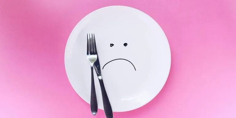 La alimentación es una fuente utilizada como forma de canalizar emociones o sensaciones desagradables o porque aparezcan la culpa o pensamientos y creencias distorsionados que alteran la conducta alimentaria.