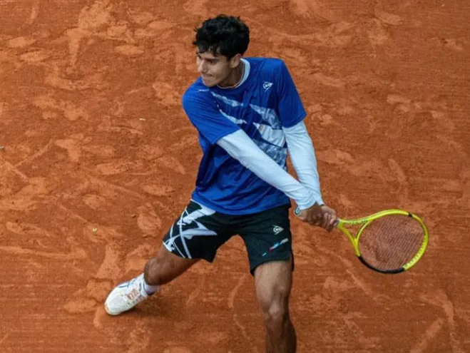El tenista paraguayo Adolfo Daniel Vallejo durante el partido de los cuartos de final del ATP Challenger Tour Santa Fe, en Argentina.