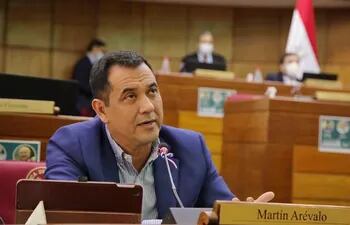 Martín Arévalo, senador (ANR, HC). Condenó el proyecto pero al final dio quórum para sancionar el proyecto de ley que habilita al IPS a endeudarse.