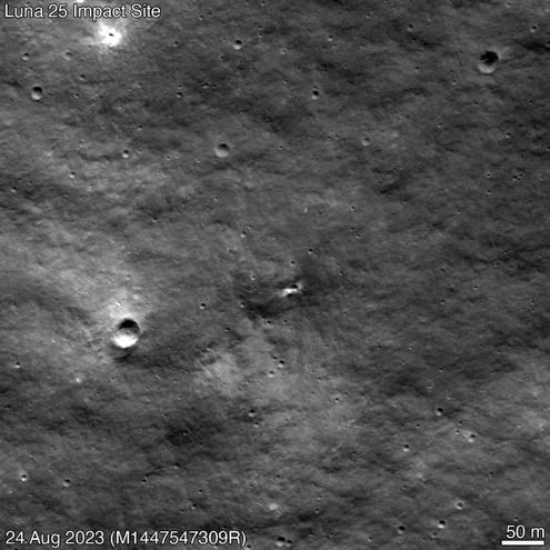 Un nuevo cráter de impacto en la superficie de la Luna probablemente proveniente de Rusia. El módulo Luna-25 se estrelló en el satélite natural de la Tierra después de un incidente durante las maniobras previas al aterrizaje, informó la agencia espacial rusa Roscosmos el 20 de agosto de 2023.