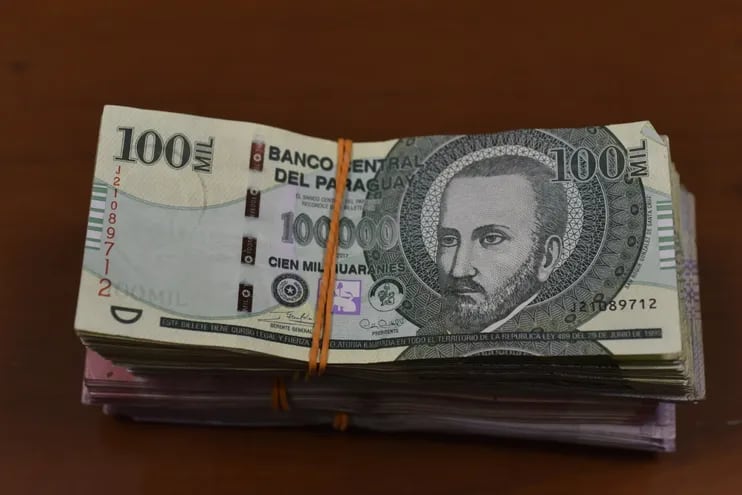Imagen ilustrativa de billetes de millones de guaraníes.