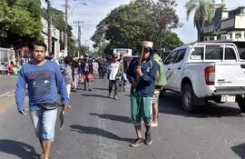 Indígenas del distrito de R. I. 3 Corrales, Caaguazú, hoy marcharon sobre Artigas para exigir atención de las autoridades nacionales.