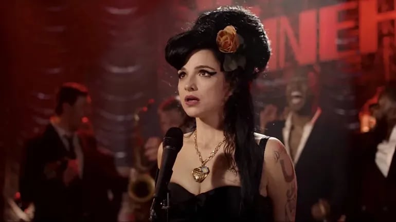 Marisa Arbela encarnando a Amy Winehouse en una escena de la película "Back to black", que llega hoy a los cines.