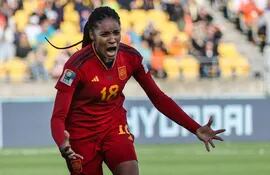 Salma Paralluelo grita a todo pulmón  el gol del triunfo para España ante Países Bajos.