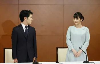 Mako hija mayor del príncipe Akishino y la princesa Kiko, y su marido Kei Komuro.