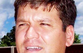 Édgar Walco Araújo (ANR), exintendente municipal del distrito caazapeño de Yuty, procesado por lesión de confianza desde 2011. Tiene orden de captura.