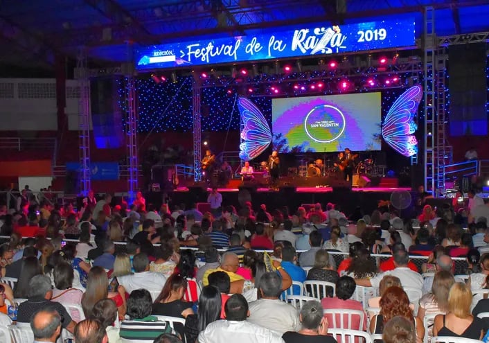 Show del Trío San Valentín en la última edición del Festival de la Raza en el 2019.