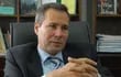 El fiscal argentino Alberto Nisman, que investigada uno de los mayores atentando terroristas de la historia argentina, fue hallado muerto en su residencia. Se cumplen 9 años del suceso.