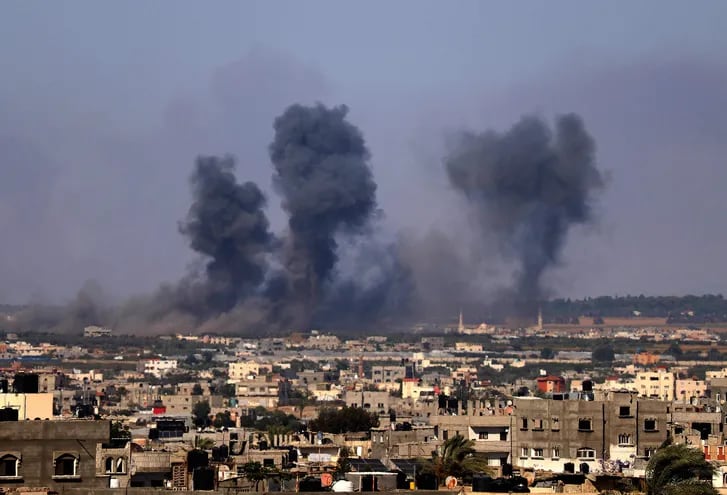 Bombardeos israelíes alcanzaron este miércoles a la ciudad de Rafah, en la Franja de Gaza.