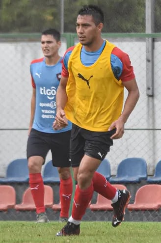 Ángel Cardozo Lucena, en el entrenamiento del plantel de Cerro Porteño de cara al estreno del sábado frente a Sol de América.