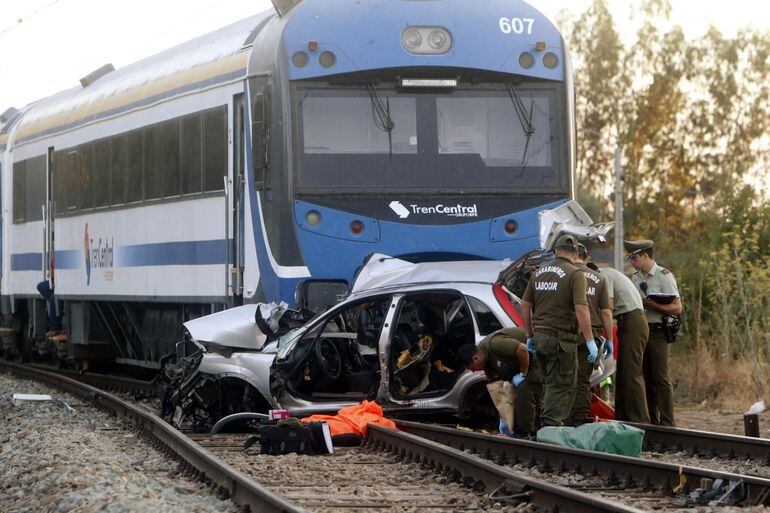 Choque de tren y automóvil deja 7 muertos en Chile Mundo ABC Color