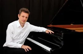 el-pianista-frances-maxime-zecchini-actuara-hoy-en-un-recital-que-sera-de-acceso-libre-y-gratuito-como-conme-moracion-de-la-francofonia--201435000000-1814325.jpg