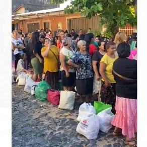 Extensas filas se generaron frente a Tacumbú tras retrasarse el horario de visitas por un principio de incendio.