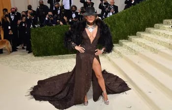 Country glam. Jennifer López o JLo enfundada en un Ralph Lauren en tonos marrones y cobrizos combinados con accesorios en plata.
